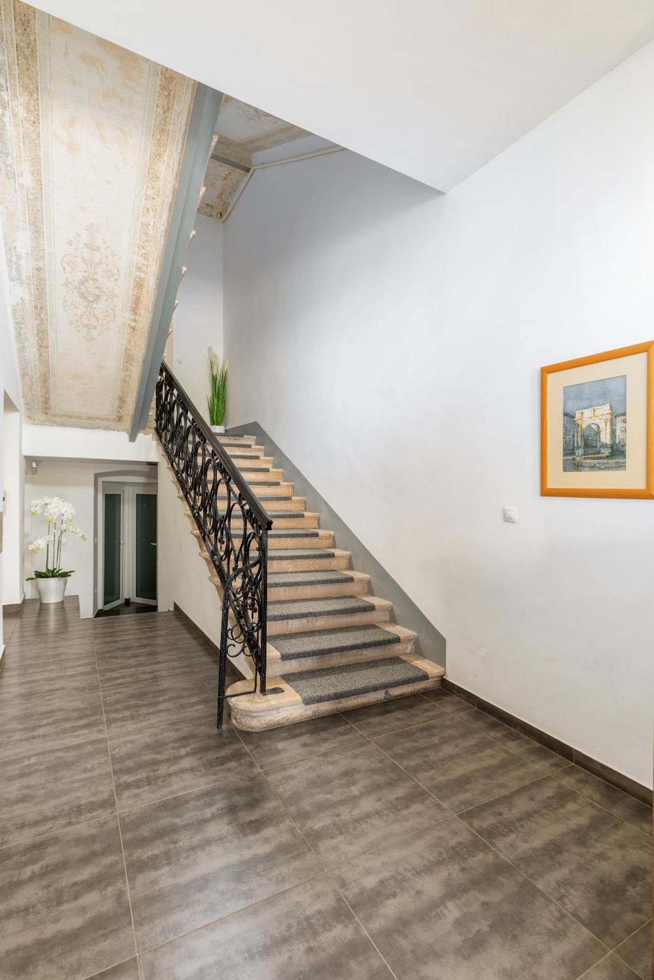 PUY Boutique Suites Joyce מראה חיצוני תמונה