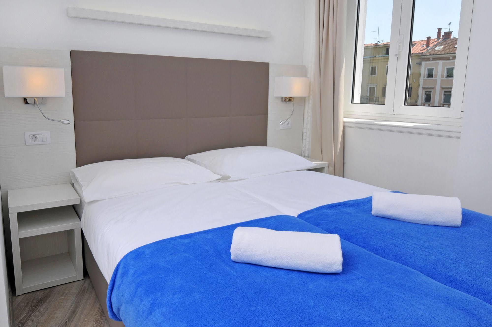 PUY Boutique Suites Joyce מראה חיצוני תמונה
